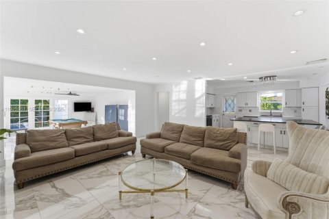 Villa ou maison à louer à Hollywood, Floride: 4 chambres, 226.59 m2 № 1984458 - photo 10