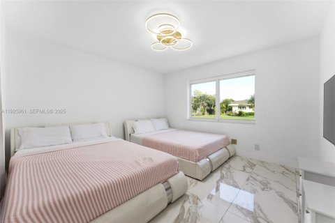 Villa ou maison à louer à Hollywood, Floride: 4 chambres, 226.59 m2 № 1984458 - photo 22