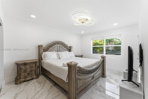 Villa ou maison à louer à Hollywood, Floride: 4 chambres, 226.59 m2 № 1984458 - photo 18