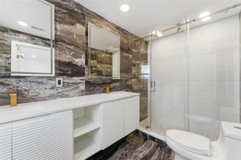 Villa ou maison à louer à Hollywood, Floride: 4 chambres, 226.59 m2 № 1984458 - photo 16