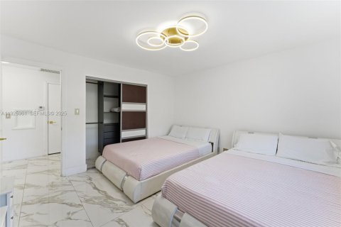 Villa ou maison à louer à Hollywood, Floride: 4 chambres, 226.59 m2 № 1984458 - photo 24