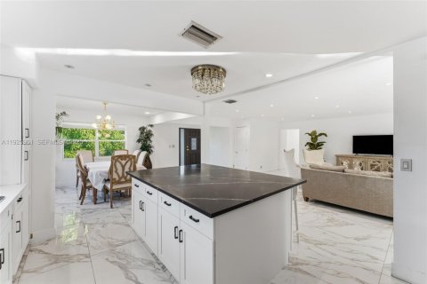 Villa ou maison à louer à Hollywood, Floride: 4 chambres, 226.59 m2 № 1984458 - photo 8