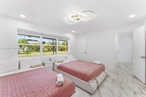 Villa ou maison à louer à Hollywood, Floride: 4 chambres, 226.59 m2 № 1984458 - photo 17