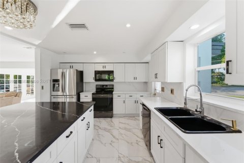 Villa ou maison à louer à Hollywood, Floride: 4 chambres, 226.59 m2 № 1984458 - photo 6