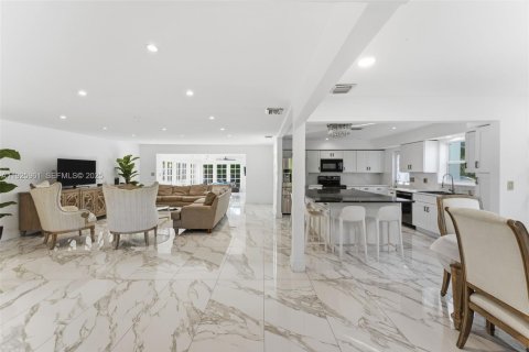 Villa ou maison à louer à Hollywood, Floride: 4 chambres, 226.59 m2 № 1984458 - photo 3