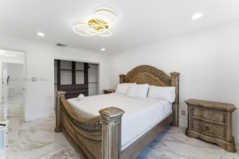 Villa ou maison à louer à Hollywood, Floride: 4 chambres, 226.59 m2 № 1984458 - photo 23