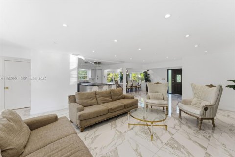Villa ou maison à louer à Hollywood, Floride: 4 chambres, 226.59 m2 № 1984458 - photo 12