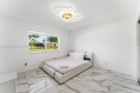 Villa ou maison à louer à Hollywood, Floride: 4 chambres, 226.59 m2 № 1984458 - photo 25