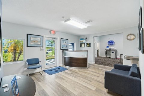 Commercial property in Saint Petersburg, Florida 201.04 sq.m. № 1318520 - photo 27