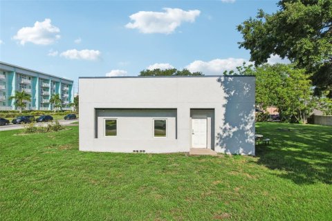 Commercial property in Saint Petersburg, Florida 201.04 sq.m. № 1318520 - photo 12