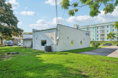 Commercial property in Saint Petersburg, Florida 201.04 sq.m. № 1318520 - photo 14