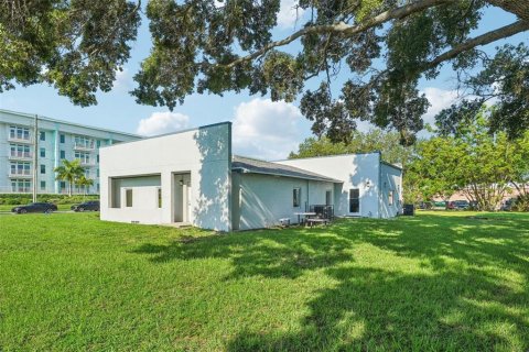 Commercial property in Saint Petersburg, Florida 201.04 sq.m. № 1318520 - photo 17