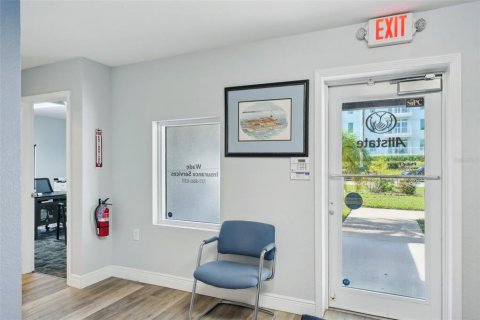 Commercial property in Saint Petersburg, Florida 201.04 sq.m. № 1318520 - photo 24