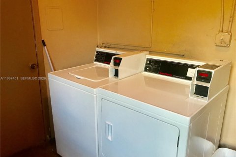 Condo in Miami, Florida, 1 bedroom  № 1995327 - photo 17