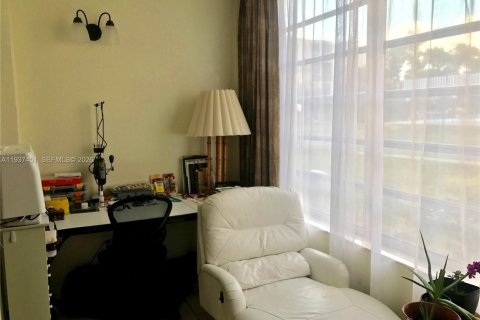 Condo in Miami, Florida, 1 bedroom  № 1995327 - photo 6