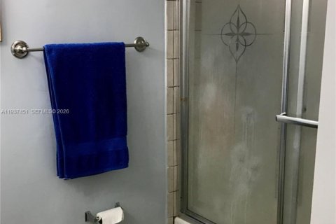 Condo in Miami, Florida, 1 bedroom  № 1995327 - photo 11