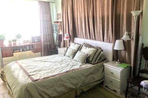 Condo in Miami, Florida, 1 bedroom  № 1995327 - photo 8