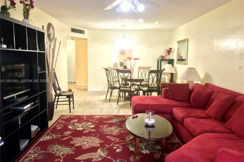 Condo in Miami, Florida, 1 bedroom  № 1995327 - photo 3