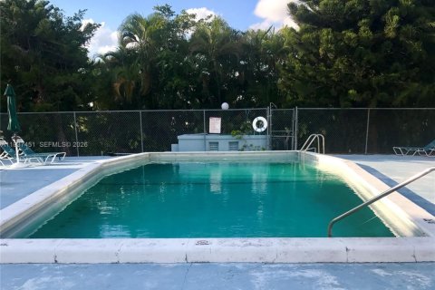 Condo in Miami, Florida, 1 bedroom  № 1995327 - photo 16