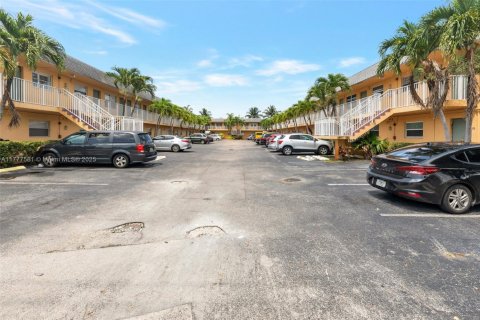 Condo in Oakland Park, Florida, 2 bedrooms  № 1696727 - photo 5