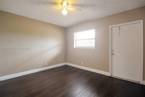 Condo in Oakland Park, Florida, 2 bedrooms  № 1696727 - photo 20