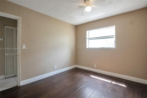 Condo in Oakland Park, Florida, 2 bedrooms  № 1696727 - photo 22
