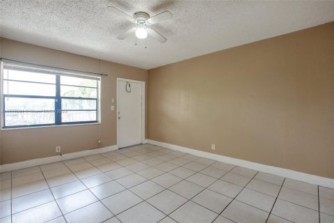 Condo in Oakland Park, Florida, 2 bedrooms  № 1696727 - photo 18