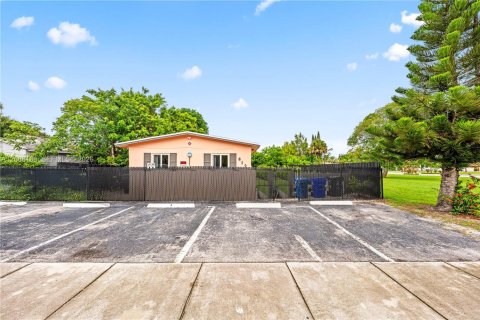 Villa ou maison à louer à Fort Lauderdale, Floride: 2 chambres, 181.9 m2 № 2363872 - photo 10