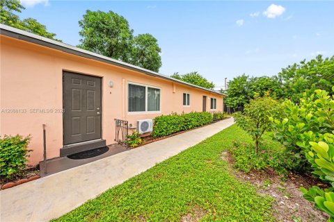 Villa ou maison à louer à Fort Lauderdale, Floride: 2 chambres, 181.9 m2 № 2363872 - photo 2