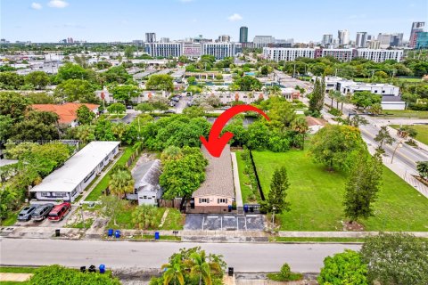 Villa ou maison à louer à Fort Lauderdale, Floride: 2 chambres, 181.9 m2 № 2363872 - photo 13