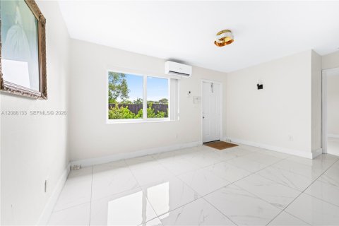 Villa ou maison à louer à Fort Lauderdale, Floride: 2 chambres, 181.9 m2 № 2363872 - photo 3