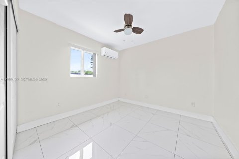 Villa ou maison à louer à Fort Lauderdale, Floride: 2 chambres, 181.9 m2 № 2363872 - photo 6