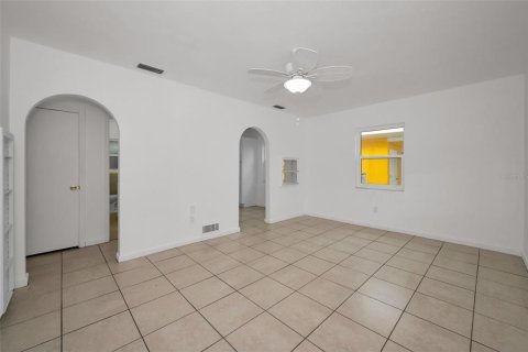House in Clearwater, Florida 2 bedrooms, 89 sq.m. № 1658061 - photo 10
