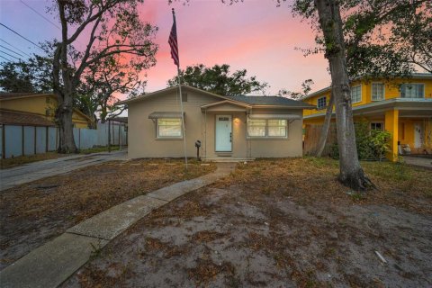 House in Clearwater, Florida 2 bedrooms, 89 sq.m. № 1658061 - photo 1
