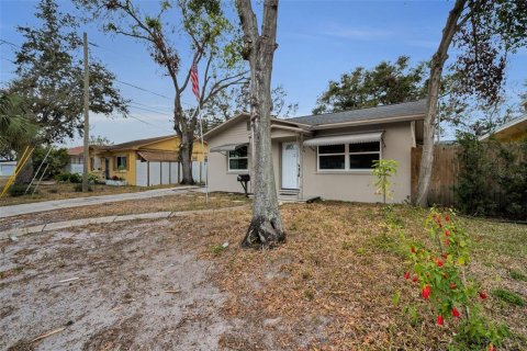House in Clearwater, Florida 2 bedrooms, 89 sq.m. № 1658061 - photo 3