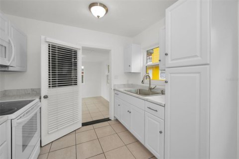 House in Clearwater, Florida 2 bedrooms, 89 sq.m. № 1658061 - photo 15