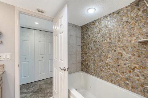 Copropriété à vendre à Sarasota, Floride: 2 chambres, 144.46 m2 № 2100745 - photo 22