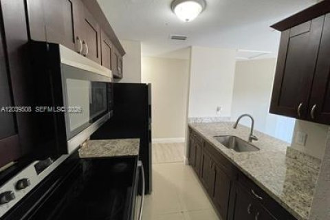 House in Fort Lauderdale, Florida 241.82 sq.m. № 2086589 - photo 2
