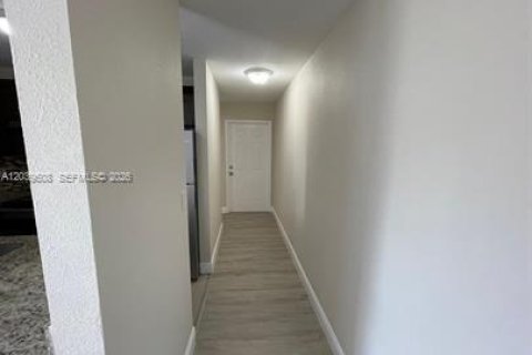 House in Fort Lauderdale, Florida 241.82 sq.m. № 2086589 - photo 3