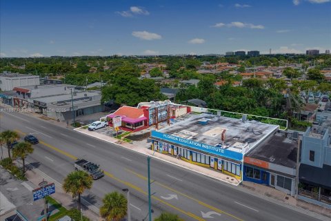 Купить коммерческую недвижимость в Майами, Флорида № 1942016 - фото 1