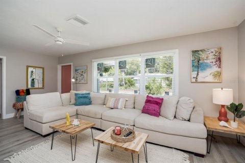 House in Bradenton, Florida 2 bedrooms, 104.7 sq.m. № 1349960 - photo 6