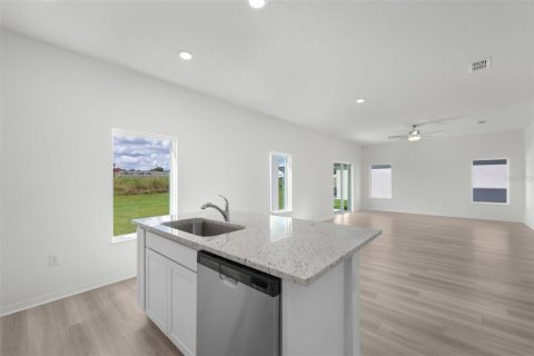 House in Poinciana, Florida 5 bedrooms, 208.47 sq.m. № 2218640 - photo 9