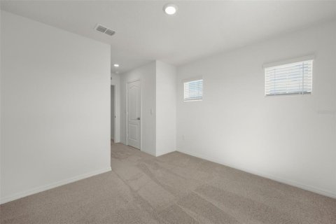 House in Poinciana, Florida 5 bedrooms, 208.47 sq.m. № 2218640 - photo 25
