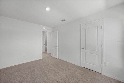House in Poinciana, Florida 5 bedrooms, 208.47 sq.m. № 2218640 - photo 28