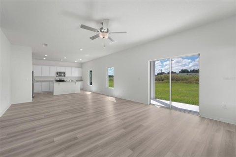 House in Poinciana, Florida 5 bedrooms, 208.47 sq.m. № 2218640 - photo 5