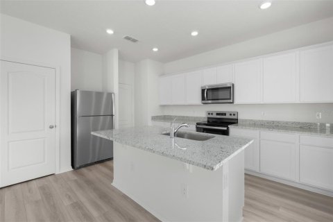 House in Poinciana, Florida 5 bedrooms, 208.47 sq.m. № 2218640 - photo 8