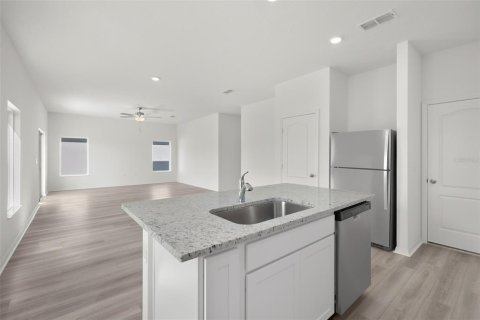 House in Poinciana, Florida 5 bedrooms, 208.47 sq.m. № 2218640 - photo 10