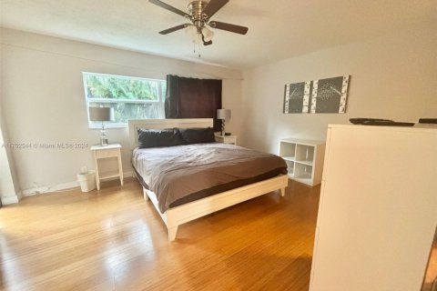 Condominio en venta en Hallandale Beach, Florida, 2 dormitorios, 95.41 m2 № 2023157 - foto 13