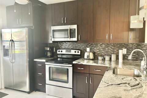 Condominio en venta en Hallandale Beach, Florida, 2 dormitorios, 95.41 m2 № 2023157 - foto 4