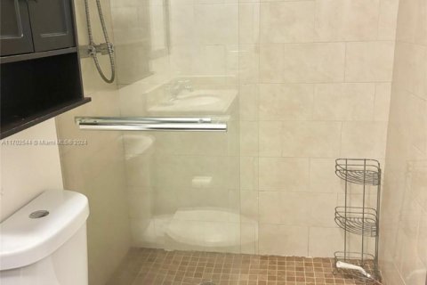 Condominio en venta en Hallandale Beach, Florida, 2 dormitorios, 95.41 m2 № 2023157 - foto 18